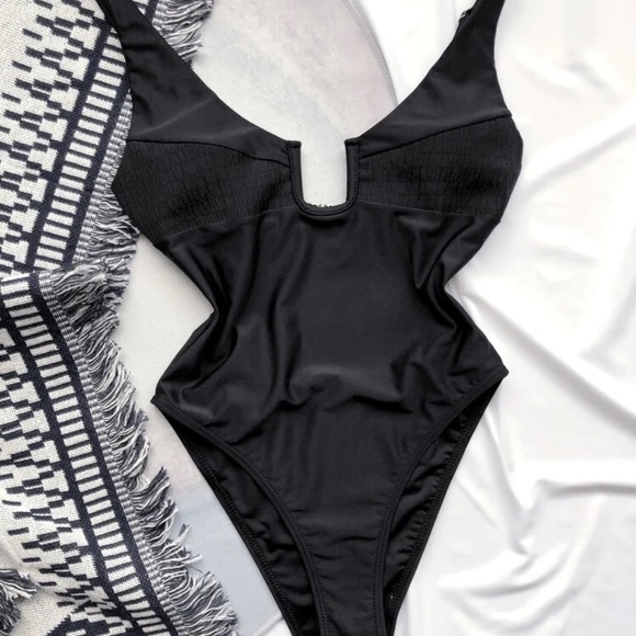 WOMENS U wired one piece swim suit with ruching - Picture 2 of 9